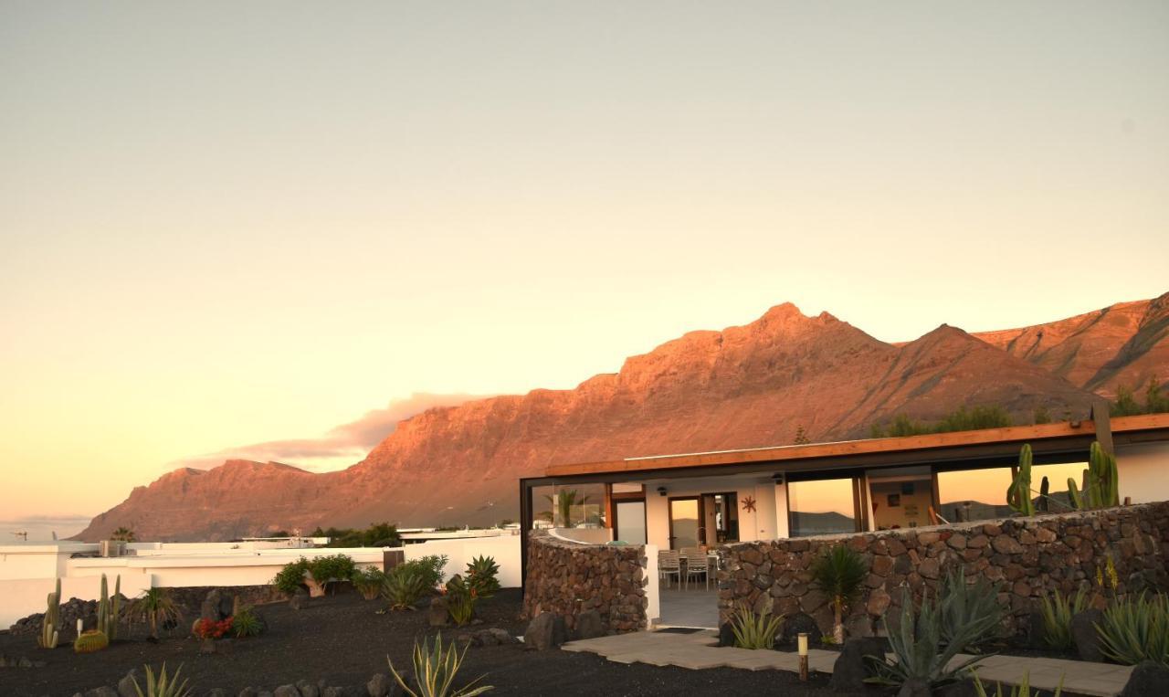 La Belle Vie Villa Famara Exterior photo